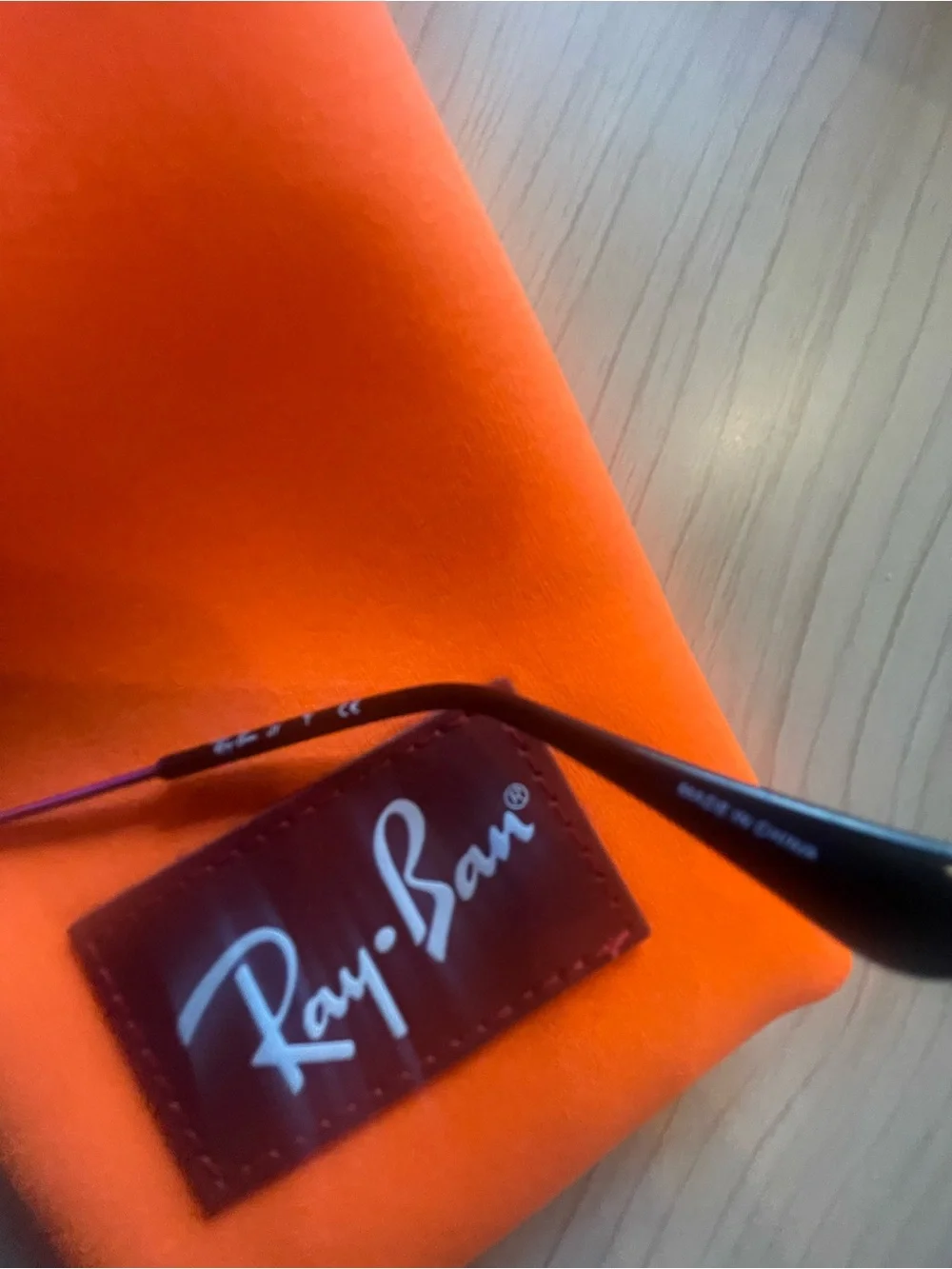 Ray-Ban Aviator Sunglasses with Orange Pouch